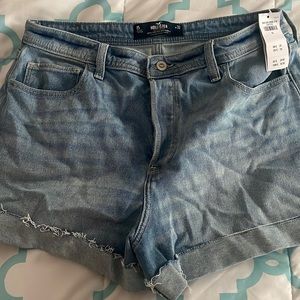 BNWT Hollister mom short